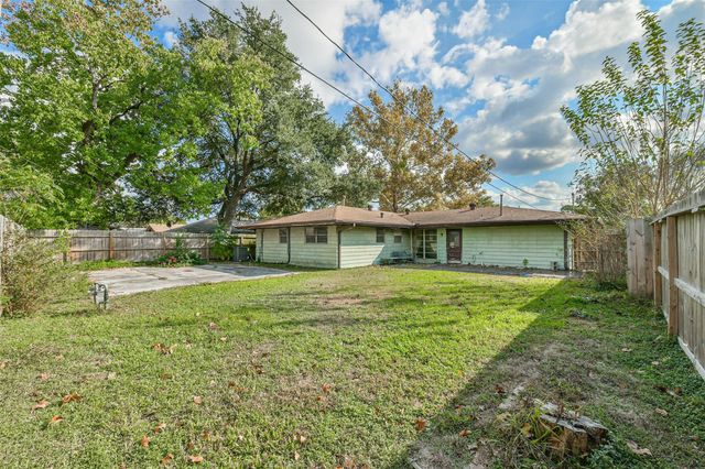 3517 Tanglebriar Drive, Pasadena, TX 77503