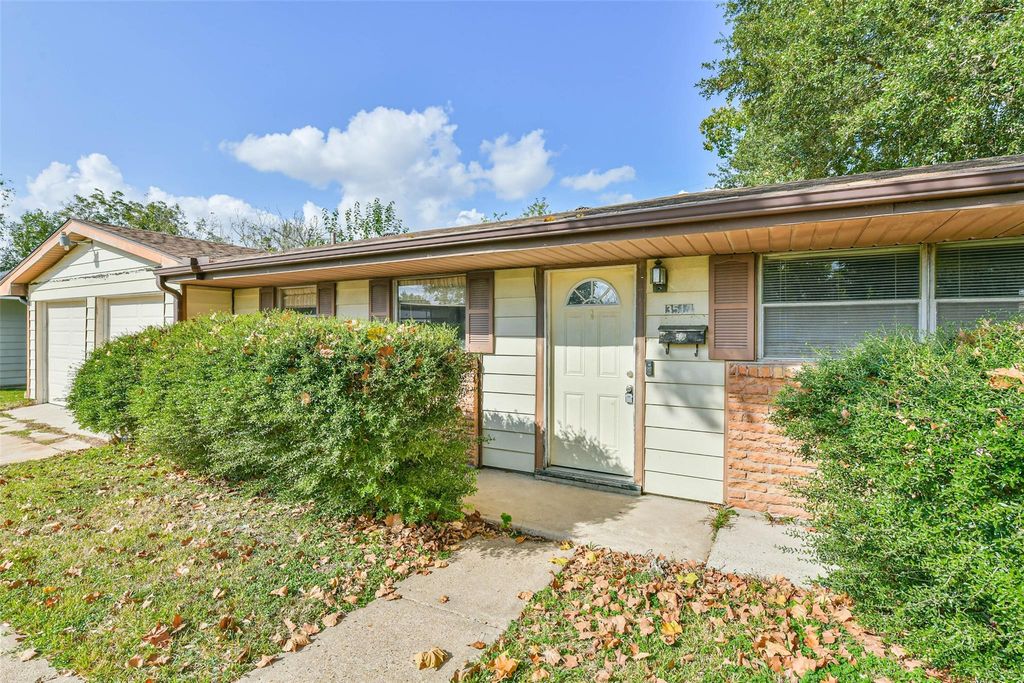 3517 Tanglebriar Drive, Pasadena, TX 77503