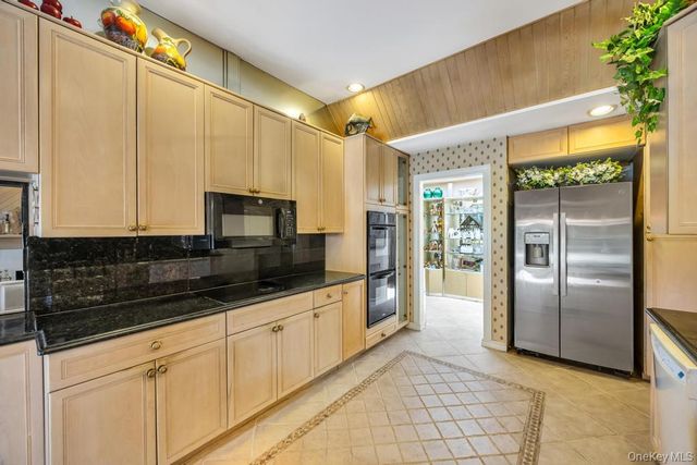 202 Captains Way, Bay Shore, NY 11706