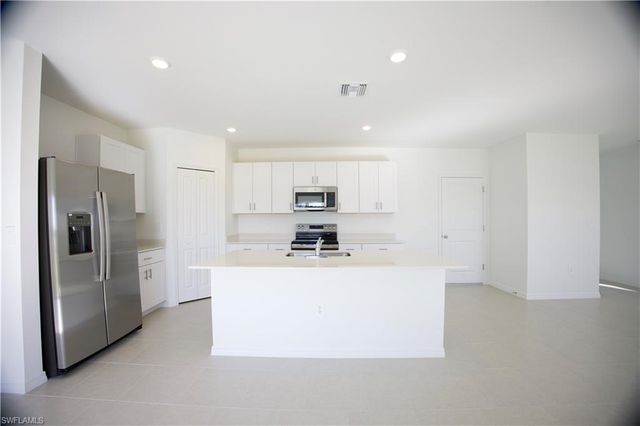 19558 Fairhill CT, Lehigh Acres, FL 33936