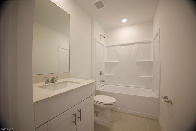 19558 Fairhill CT, Lehigh Acres, FL 33936