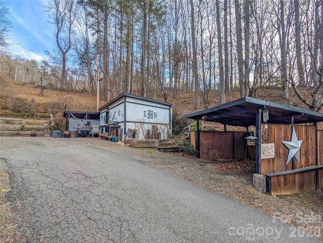 1372 Lickskillet Road, Burnsville, NC 28714
