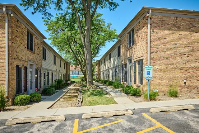 1832 BRISTOL WALK Lane 0, Hoffman Estates, IL 60194