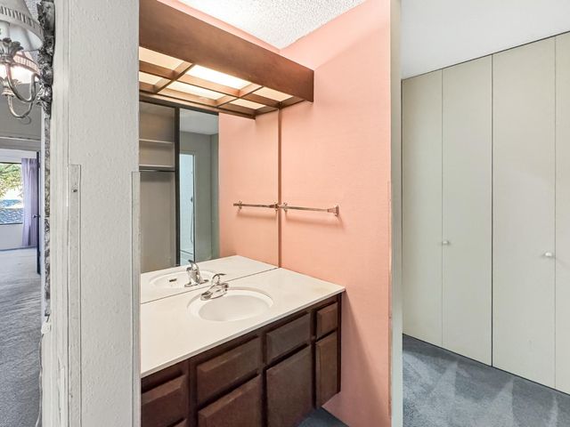 1061 Commons Dr, Sacramento, CA 95825