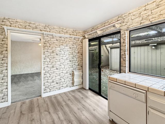 1061 Commons Dr, Sacramento, CA 95825