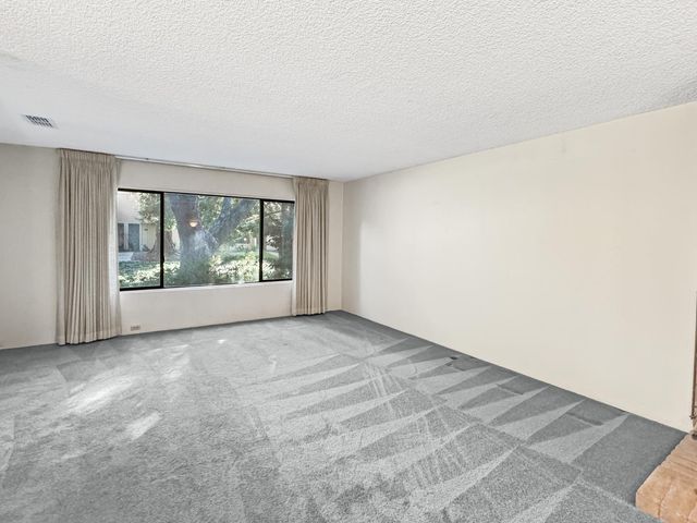 1061 Commons Dr, Sacramento, CA 95825