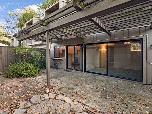 1061 Commons Dr, Sacramento, CA 95825