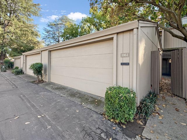 1061 Commons Dr, Sacramento, CA 95825