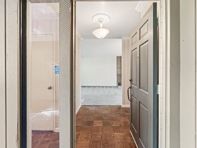 1061 Commons Dr, Sacramento, CA 95825