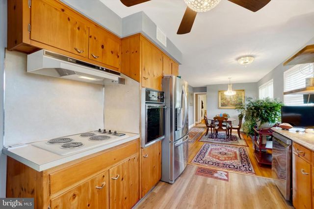 2360 LOUCKS RD, York, PA 17408