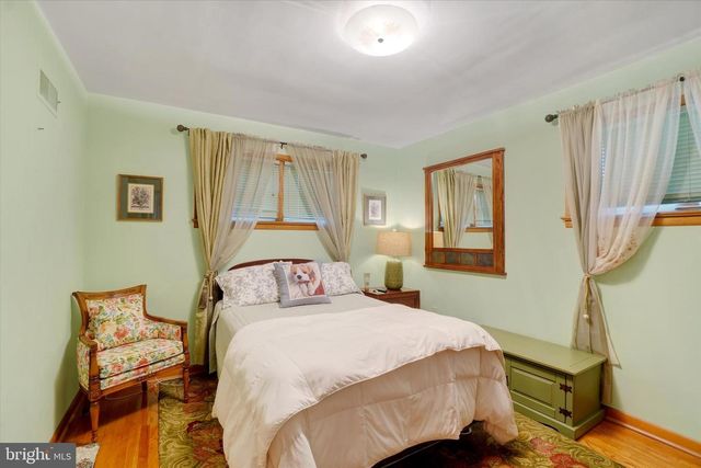 2360 LOUCKS RD, York, PA 17408