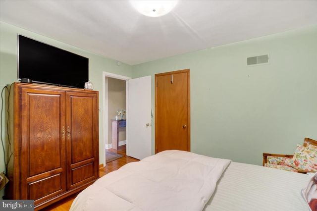 2360 LOUCKS RD, York, PA 17408