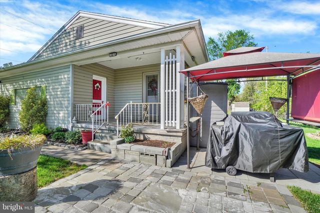 2360 LOUCKS RD, York, PA 17408