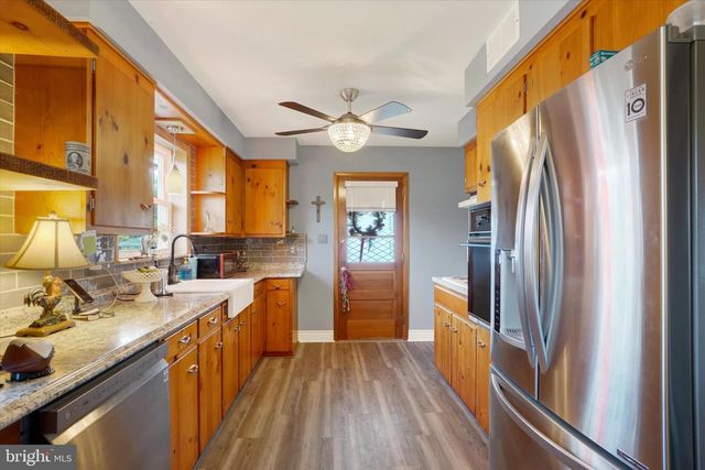 2360 LOUCKS RD, York, PA 17408