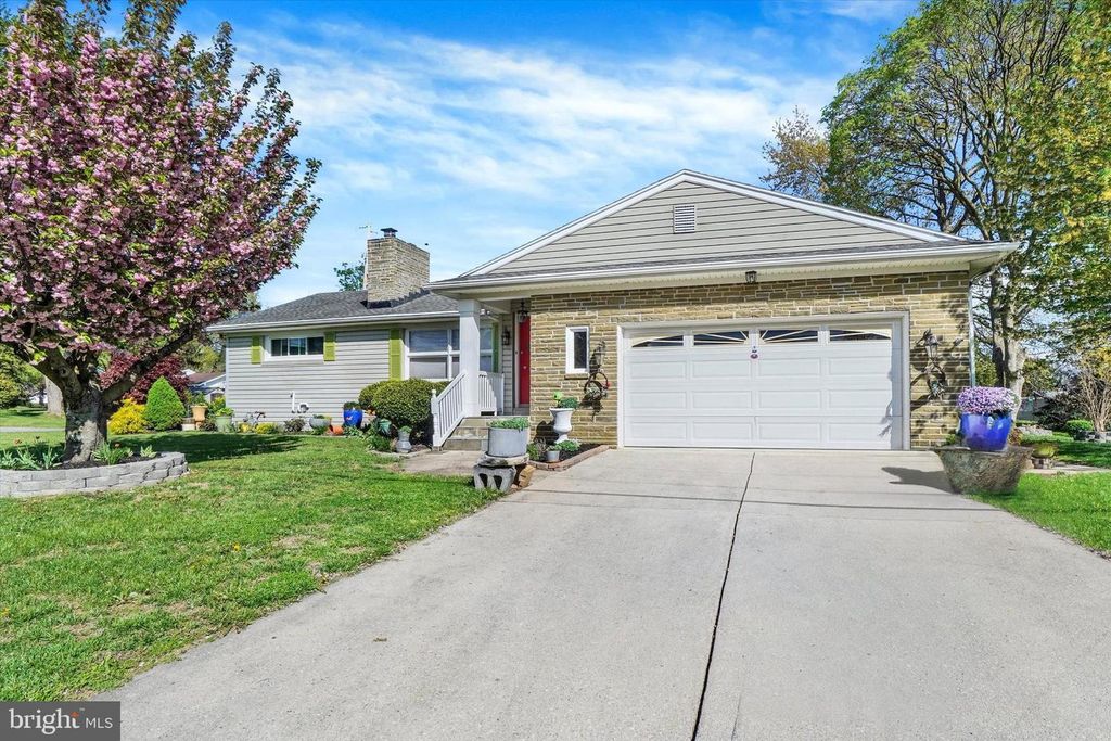 2360 LOUCKS RD, York, PA 17408