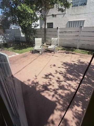 812 NE 2nd St 1-2, Hallandale Beach, FL 33009