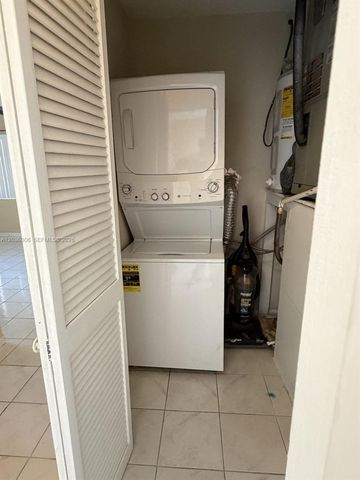 812 NE 2nd St 1-2, Hallandale Beach, FL 33009