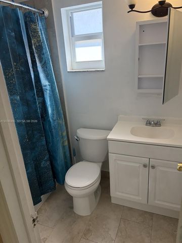 812 NE 2nd St 1-2, Hallandale Beach, FL 33009