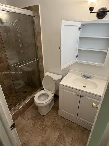 812 NE 2nd St 1-2, Hallandale Beach, FL 33009