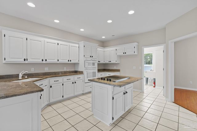 3341 Berkshire Ct, Pensacola, FL 32504