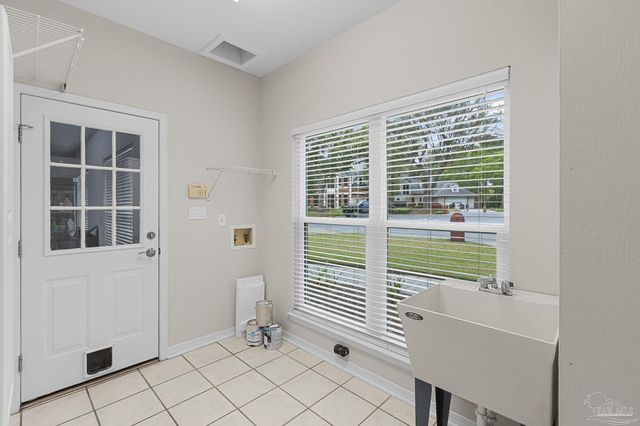 3341 Berkshire Ct, Pensacola, FL 32504