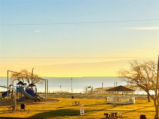 727 N Bayshore Drive, La Porte, TX 77571