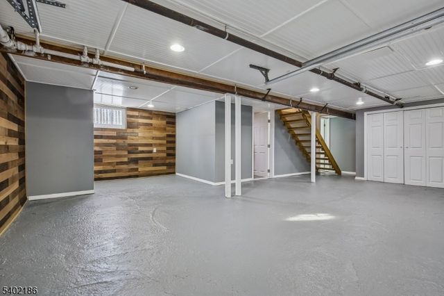 4 Cabot Ln, Kinnelon Boro, NJ 07405