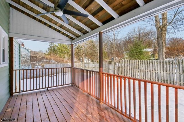 4 Cabot Ln, Kinnelon Boro, NJ 07405