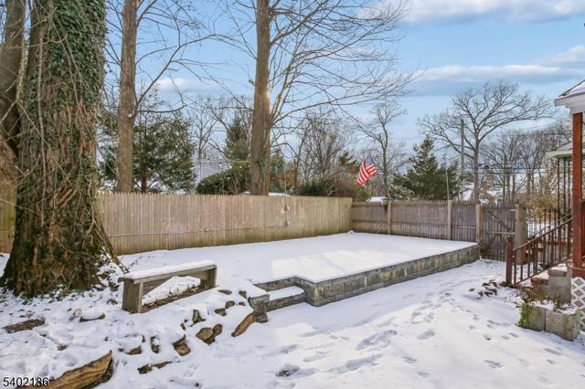 4 Cabot Ln, Kinnelon Boro, NJ 07405
