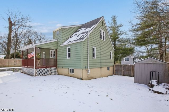 4 Cabot Ln, Kinnelon Boro, NJ 07405