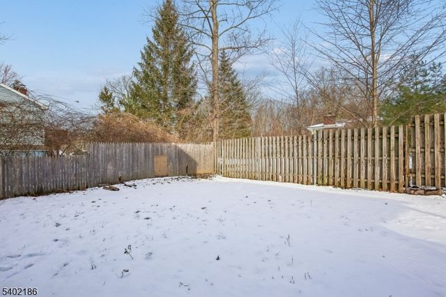 4 Cabot Ln, Kinnelon Boro, NJ 07405