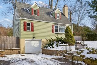 4 Cabot Ln, Kinnelon Boro, NJ 07405