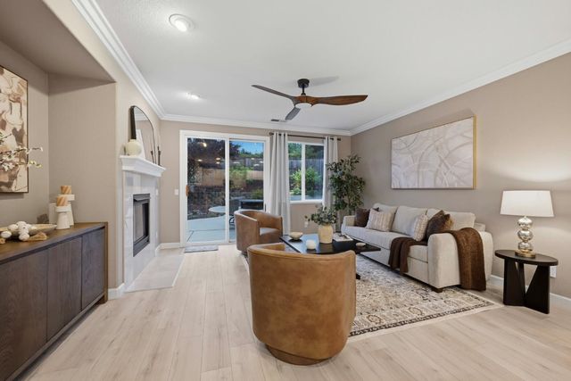 1528 Hammond Ct, Folsom, CA 95630