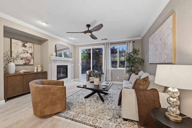 1528 Hammond Ct, Folsom, CA 95630