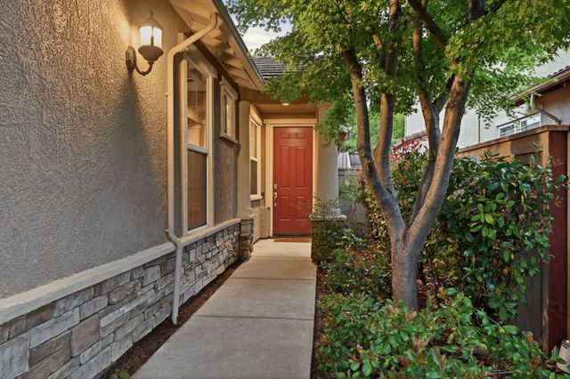 1528 Hammond Ct, Folsom, CA 95630