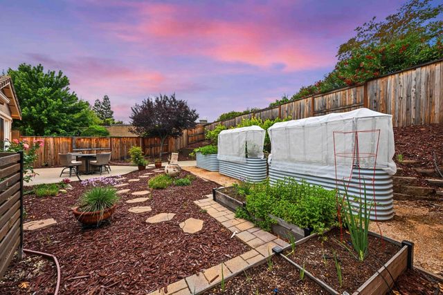 1528 Hammond Ct, Folsom, CA 95630