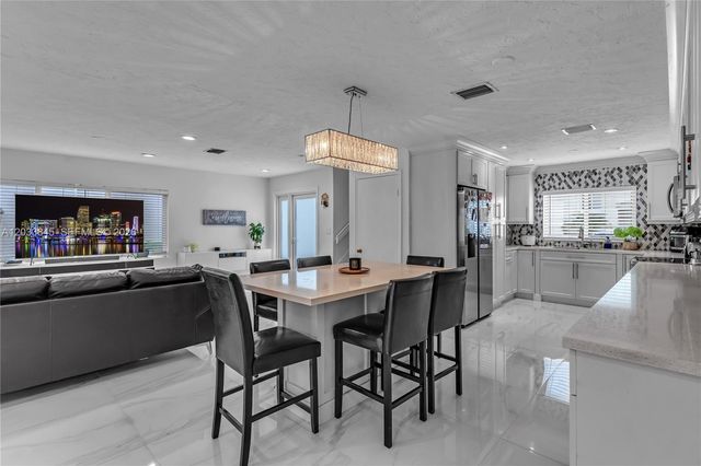 979 NW 126th Path, Miami, FL 33182