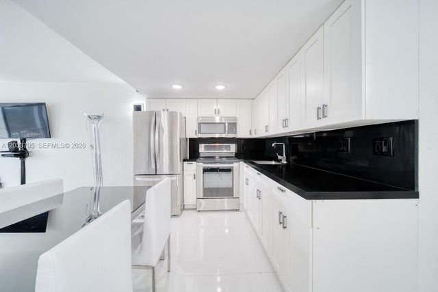 300 Oregon St 507, Hollywood, FL 33019