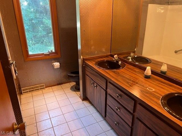32555 Schooner Court, Avon Lake, OH 44012