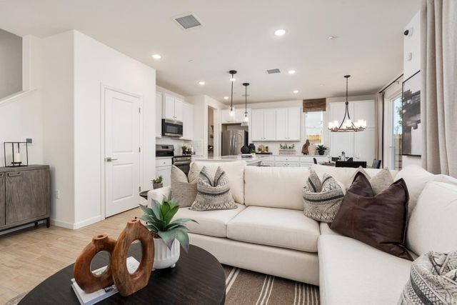 2129 N Wagon Lane, Clovis, CA 93619