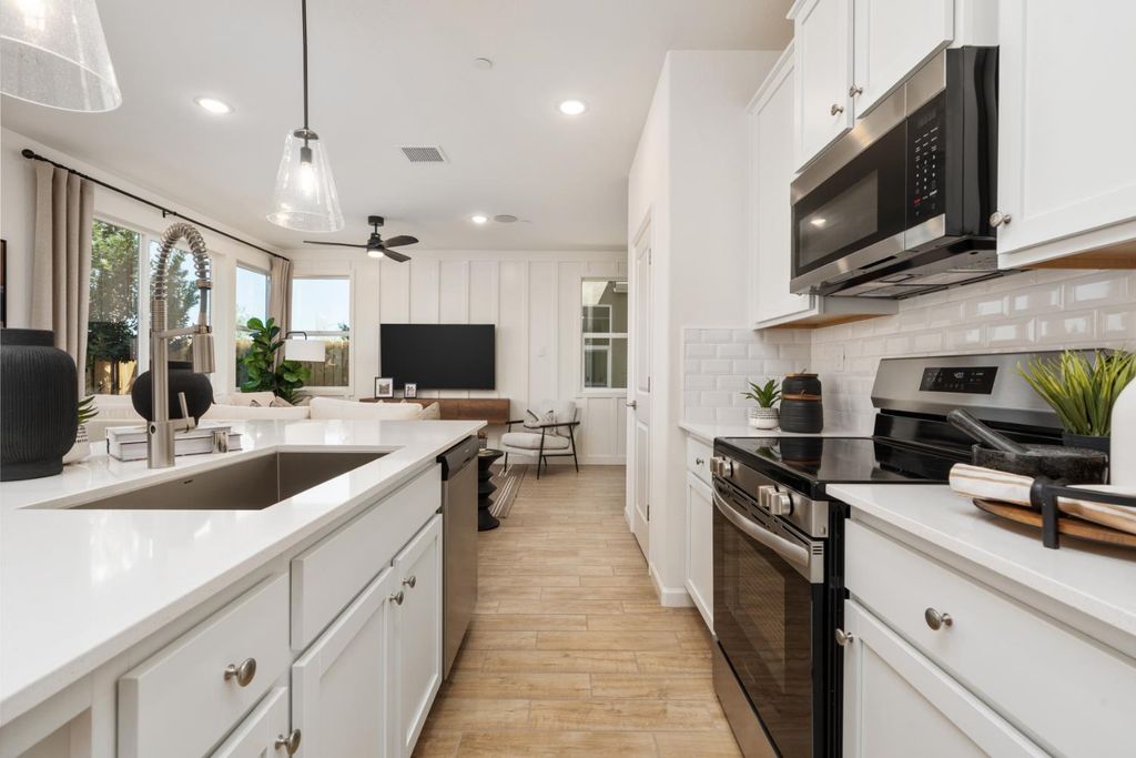 Image 12 of property listing at 2129 N Wagon Lane, Clovis, CA 93619