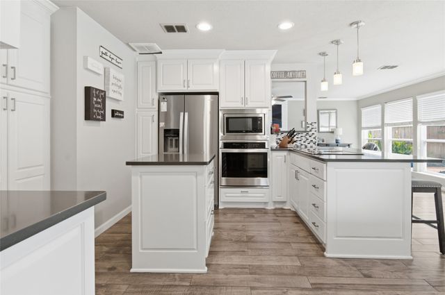 4151 Woodside Knoll, Grapevine, TX 76051