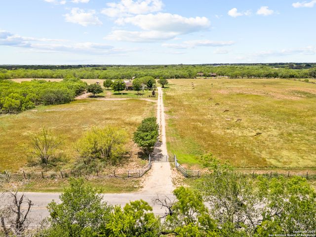425 OLD PLEASANTON RD, San Antonio, TX 78264
