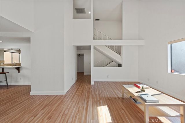 1832 Redcliff Street, Los Angeles, CA 90026