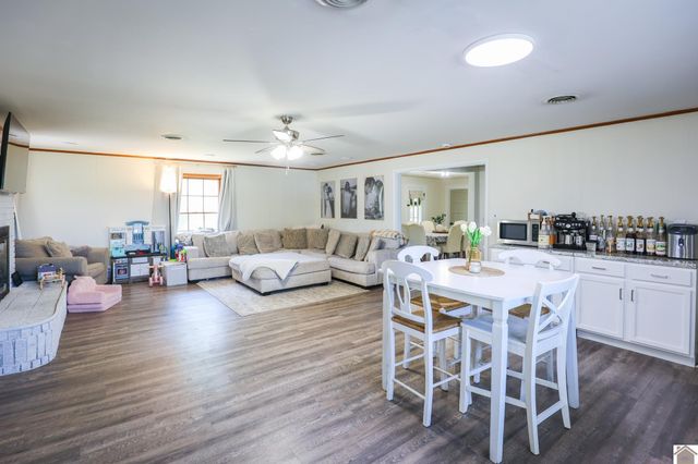 1763 Dogtown Rd, Benton, KY 42025