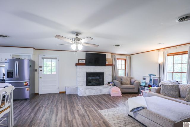 1763 Dogtown Rd, Benton, KY 42025