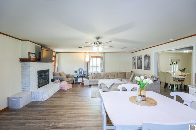 1763 Dogtown Rd, Benton, KY 42025