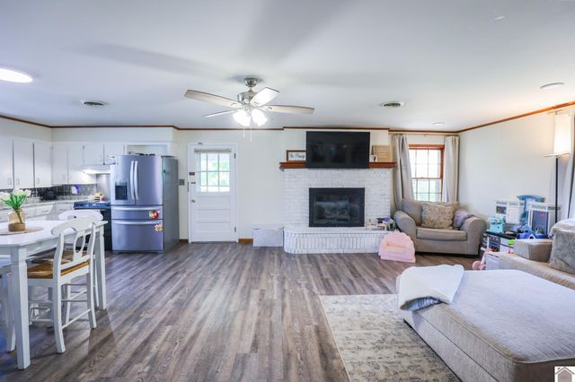 1763 Dogtown Rd, Benton, KY 42025