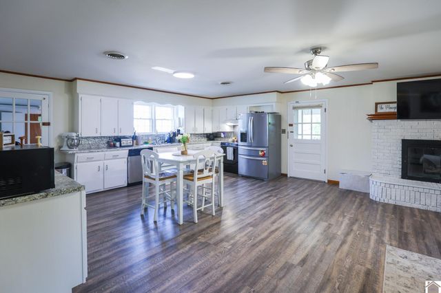 1763 Dogtown Rd, Benton, KY 42025