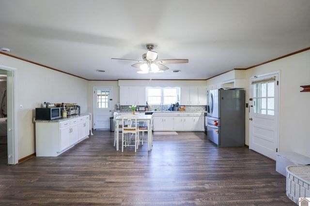 1763 Dogtown Rd, Benton, KY 42025